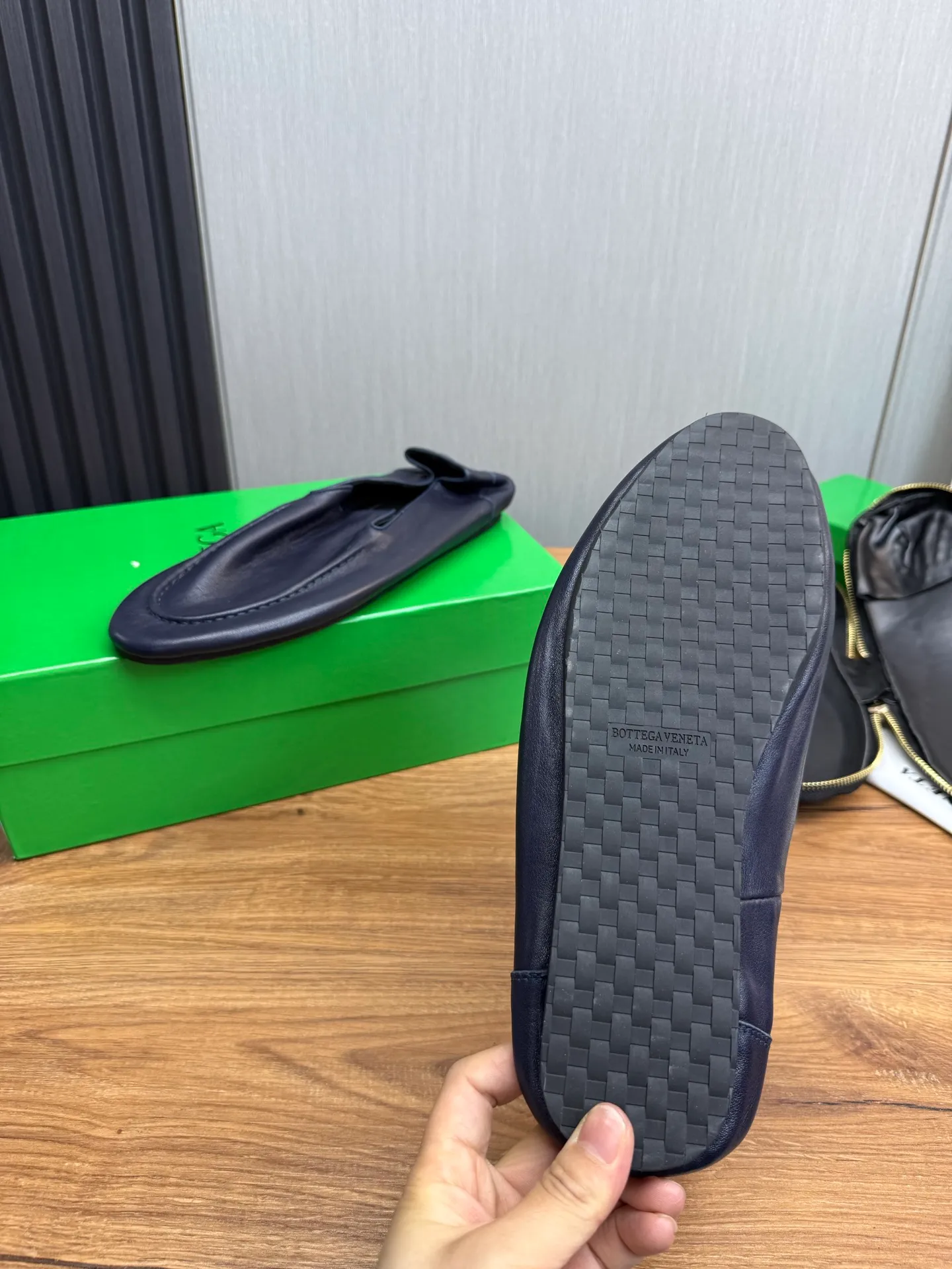 Men's men's shoes💰480💰BV-popular wallet shoes👟Casual, fashionable and comfortable🔗Good travel partner✅Original cowhide + imported cowhide. Original rubber outsole, available all year round👏Size: 38-45 (38.45 custom-made, non-returnable)